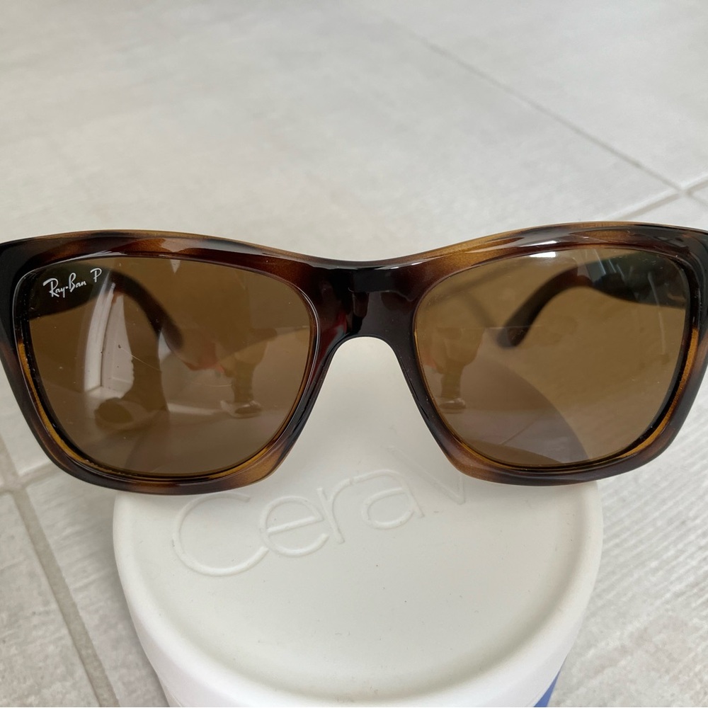 Ray-Ban RB4194 Polarized